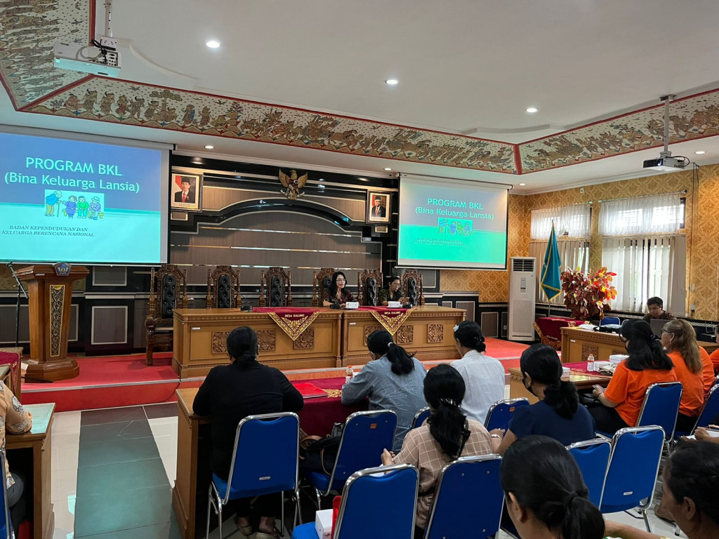 Pelatihan bagi Kader Bina Keluarga Lansia ( BKL ) Desa Dalung Tahun 2023